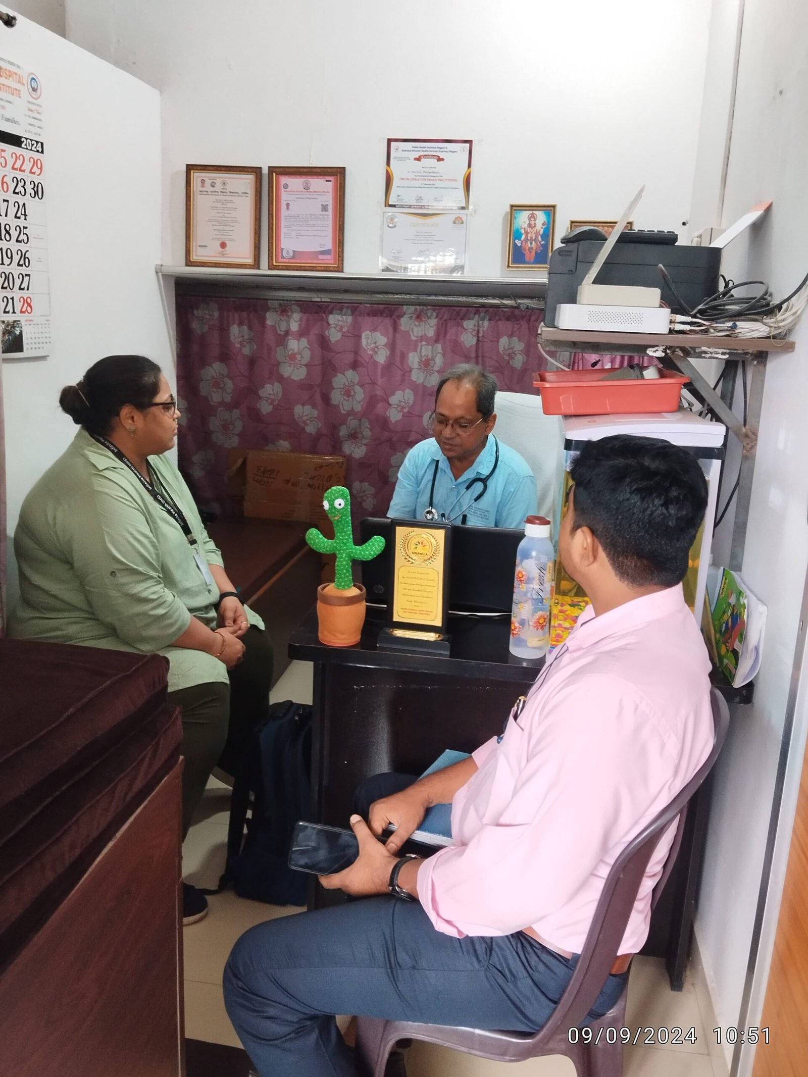 Dr. N. A. Dharmadhikari in discussion with Ms. Aditi Suri and Mr. Milind Gavhande during their visit to the clinic for 3D TB Care collaboration.